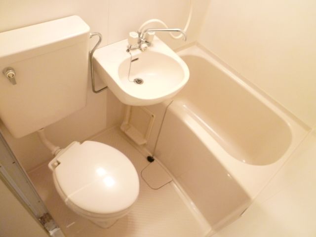 Bath. 3-point unit bus washbasin