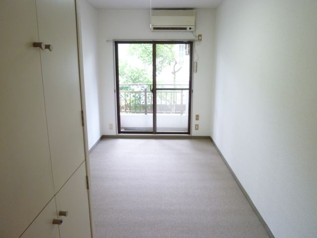 Living and room. Day good