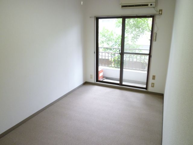 Living and room. Day good