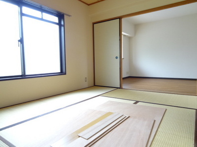 Living and room. Living and Japanese-style room that can be integrally.