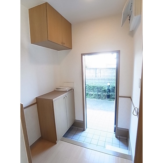 Entrance. A thing of the B-1