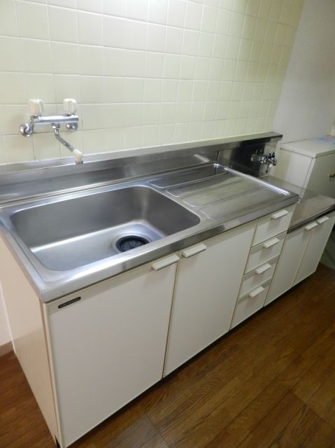 Kitchen. Gas stove can be installed