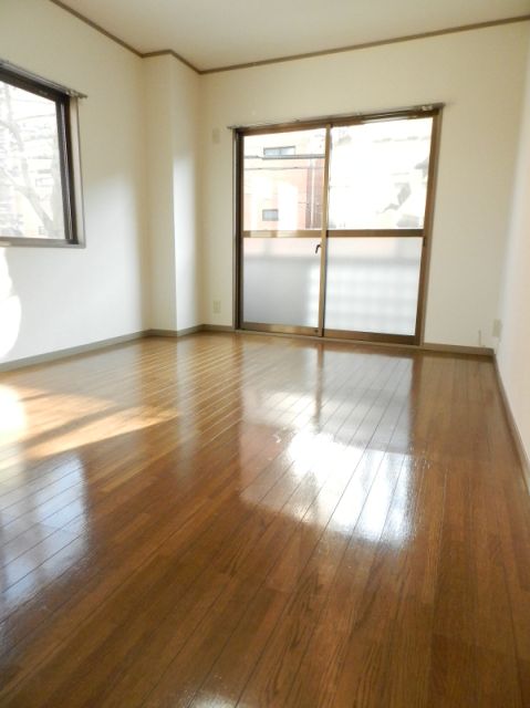 Living and room. Good day in the flooring