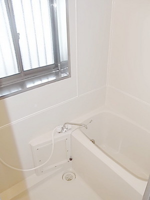 Bath. window ・ Reheating function with bus