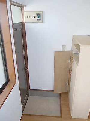 Entrance. Entrance ・ Shoebox