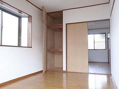 Living and room. Western-style 6 Pledge ・ Bay windows with two-sided lighting