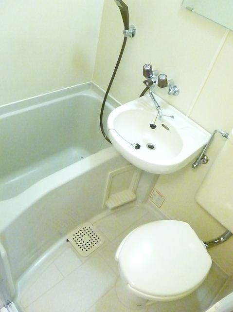 Bath. Unit is a bus that was based on white.