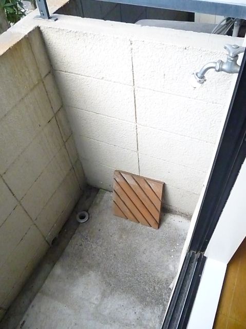 Other. Washing machine is put on the balcony.