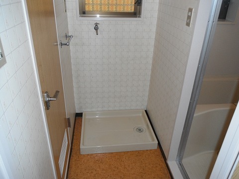 Other Equipment. It is indoor washing machine Storage