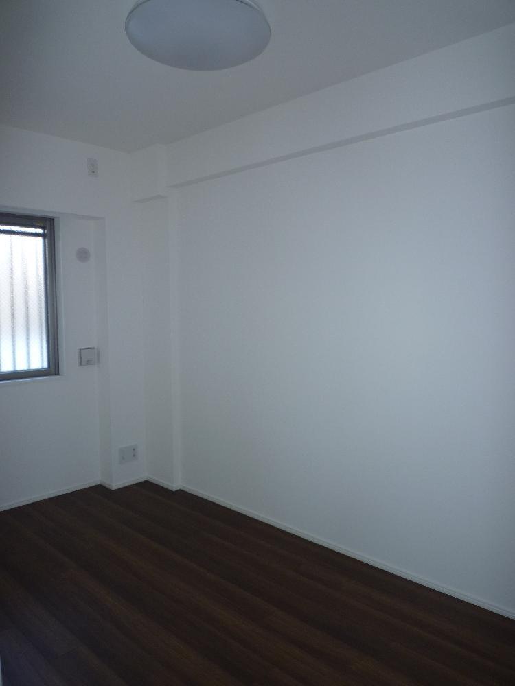 Non-living room. 2 along the line more accessible 						 / 							Super close 						 / 							All room storage 						 / 							LDK15 tatami mats or more 						 / 							Face-to-face kitchen 						 / 							Bicycle-parking space 						 / 							Elevator 						 / 							Southwestward 						 / 							Pets Negotiable 						 / 							Flat terrain 						 / 							Floor heating 						 / 							Bike shelter