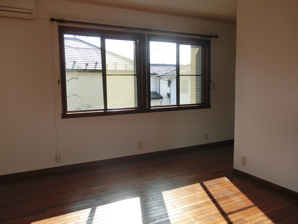 Living and room. Second floor Western-style west