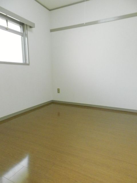 Living and room. 4.5 is the Pledge of room