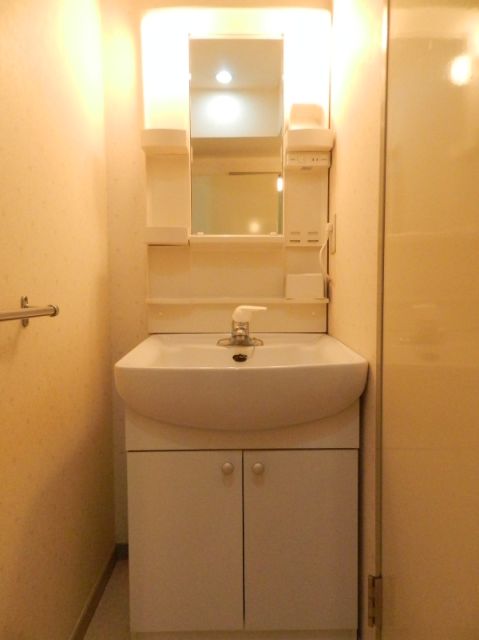 Washroom. Popular independent wash basin