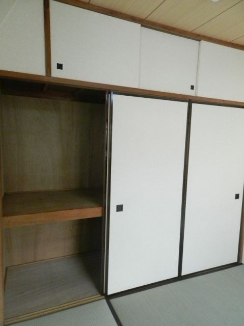 Receipt. Is a Japanese-style room of storage