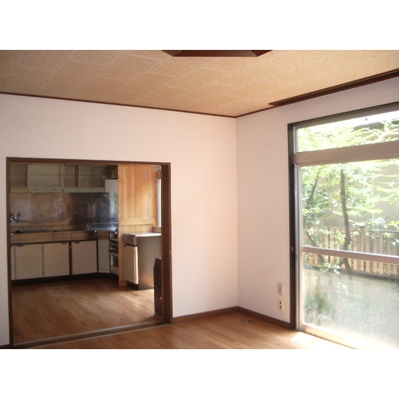 Living and room. Zenshitsuminami facing sunny