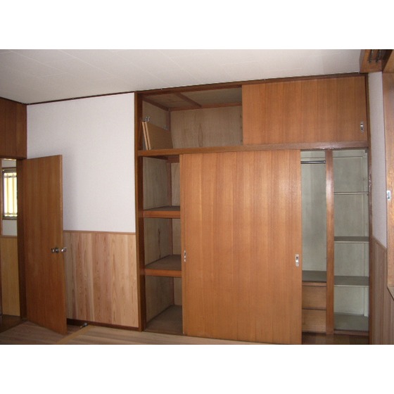 Receipt. Western-style large storage there