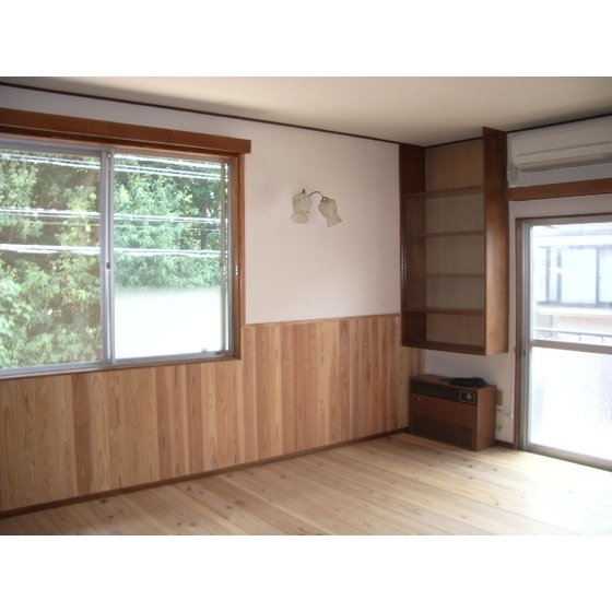 Living and room. 2F Western-style is of plain wood floor