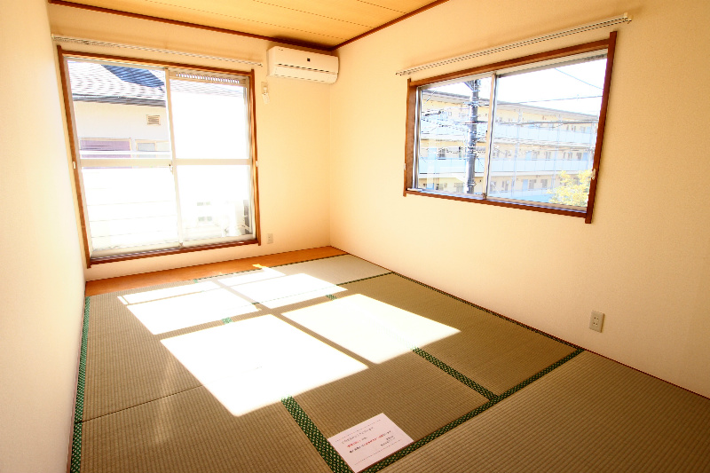 Other room space. Japanese-style room is ideal for the bedroom