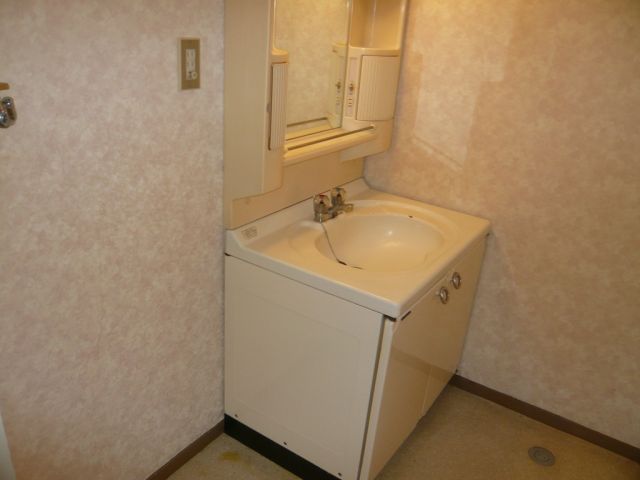 Washroom. Independent wash basin