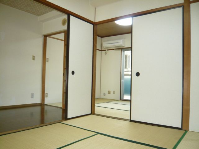Living and room. It opened the sliding door, It is very open ☆ 