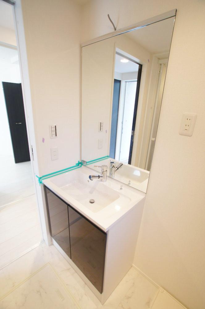 Wash basin, toilet. It will wash basin with shampoo dresser.