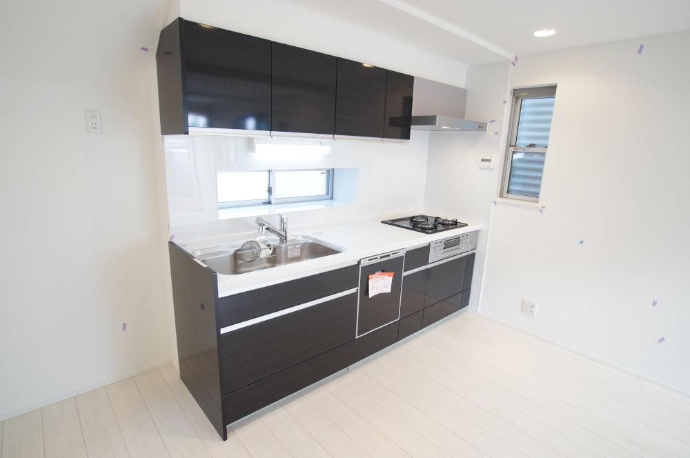 Kitchen. Dishwasher ・ It is a water purifier systems with kitchen.