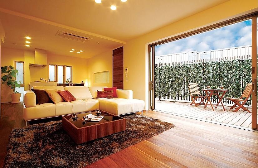 Same specifications photos (living). LDK to be connected in the wood deck and flat