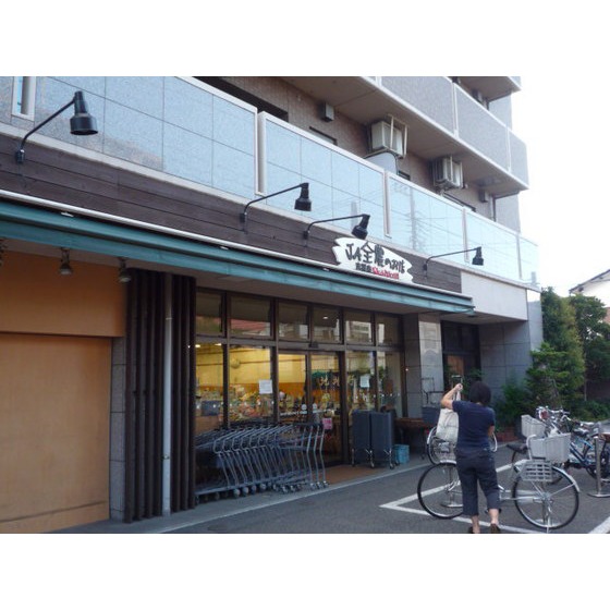 Supermarket. 56m to the shop of JA Zen-Noh (super)