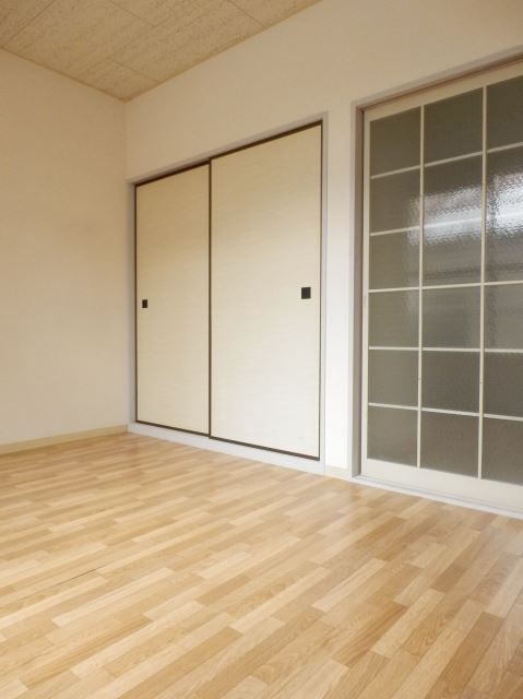 Living and room. 1K is the type of room