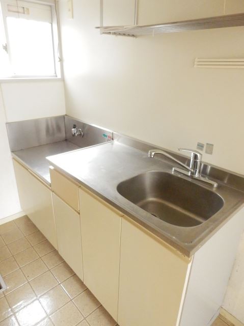 Kitchen. Gas stove can be installed