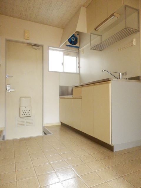 Kitchen. Kitchen is located quires 2.5