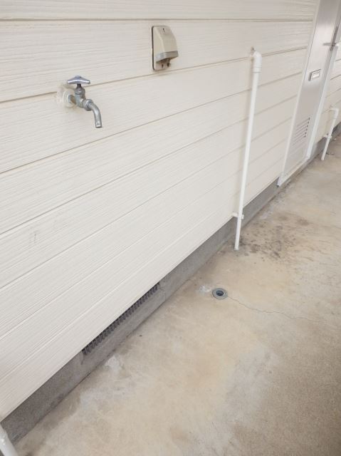 Other room space. Washing machine storage is located in the outdoor