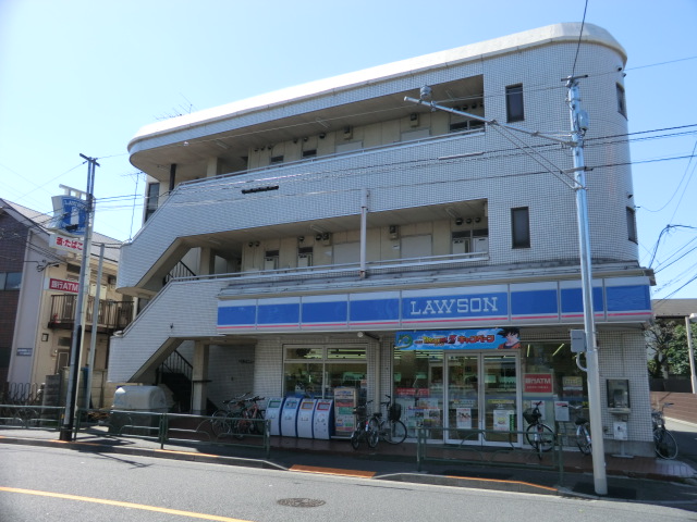 Convenience store. 500m to Lawson (convenience store)