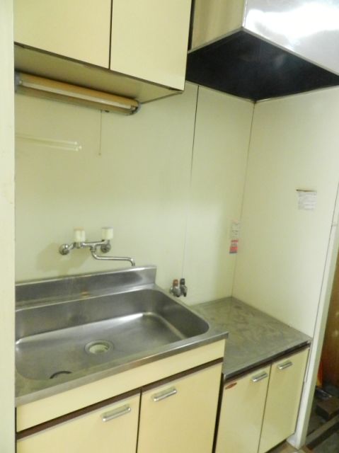 Kitchen. Two-burner gas stove installation Allowed