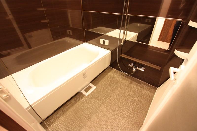 Bathroom. With bathroom dryer Otobasu