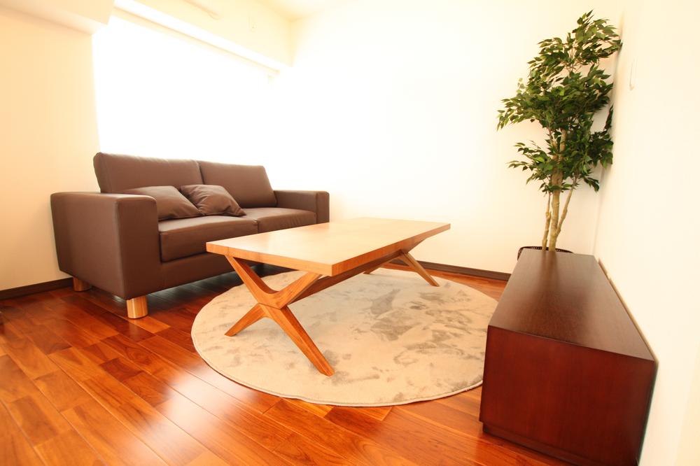 Living. Renovation of natural solid wood specification!