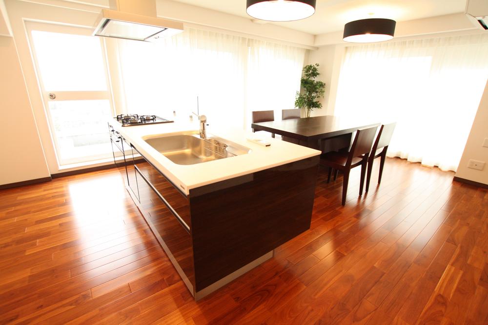 Living. Pets welcome breeding