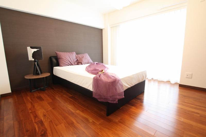 Non-living room. Renovation of natural solid wood specification!