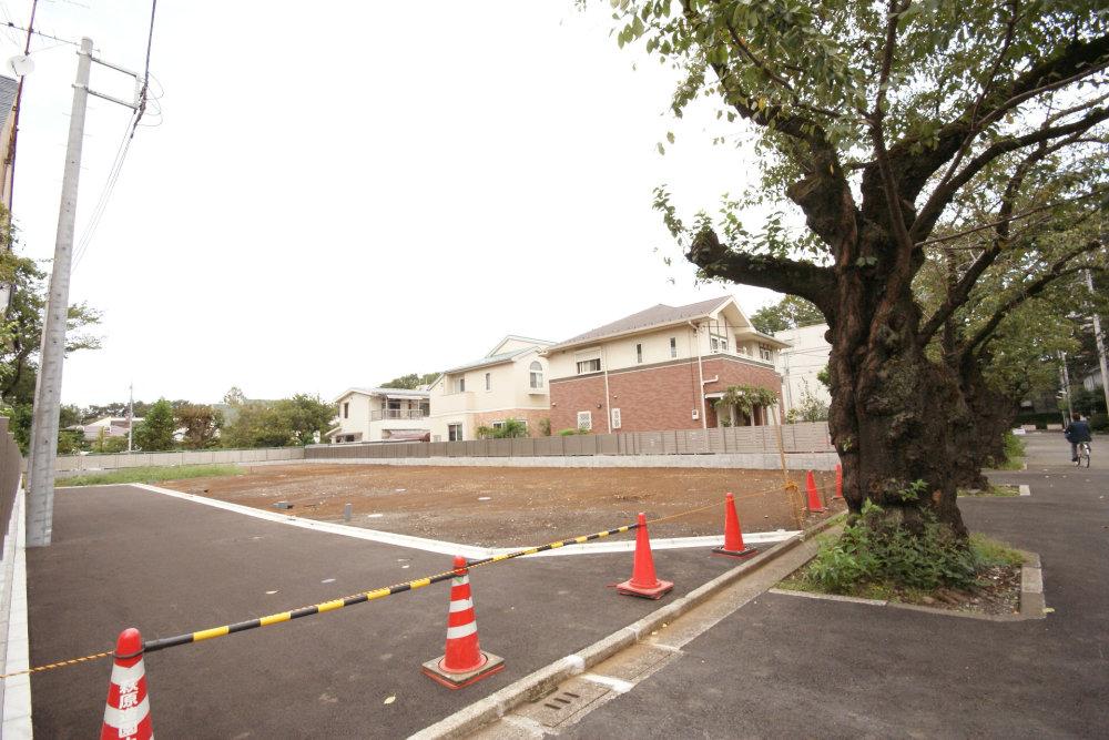 Local land photo. South road There are also spacious 7.6m. And out of the car is also a breeze. 