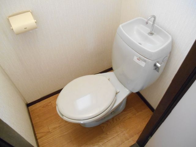 Toilet. Easy-to-use bus ・ Restroom.