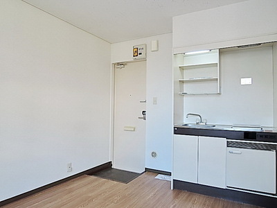 Other room space. Bright Western-style 5.5 Pledge