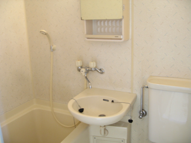 Bath. 3-point unit bus