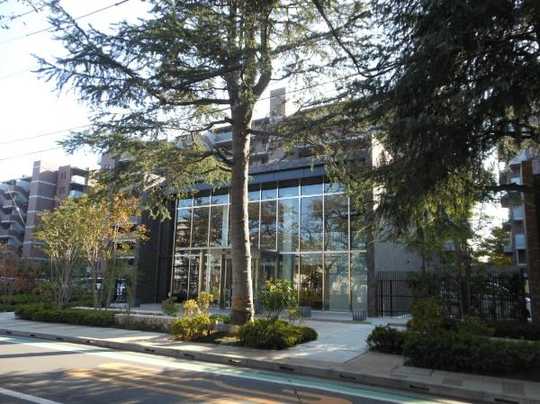 Local appearance photo. Bright entrance hall, surrounded by glass