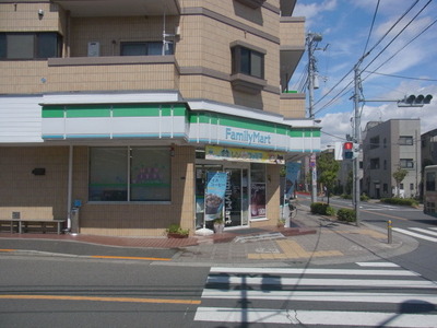 Convenience store. 450m to Family Mart (convenience store)