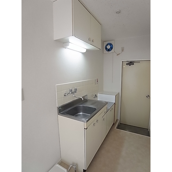 Kitchen. Gas stove 2 burners installed Allowed