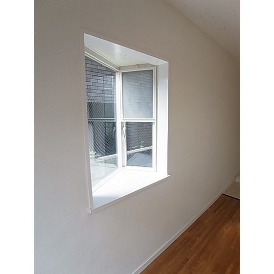 Other Equipment. South-facing bay window Yes