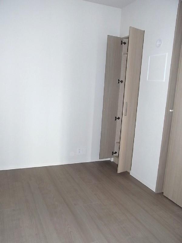 Non-living room. Western-style 4.5 Pledge