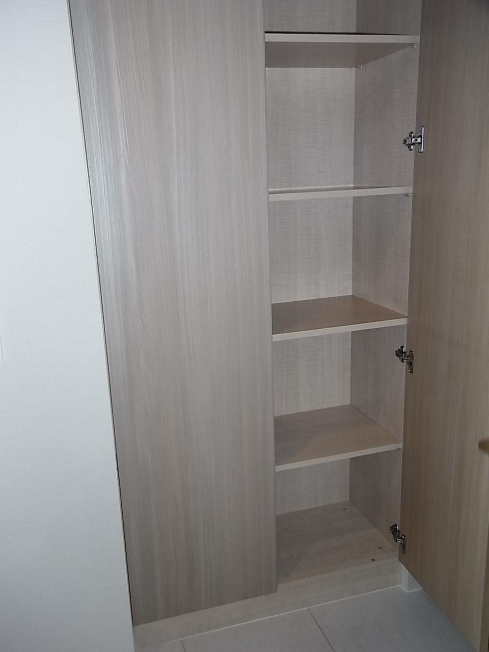 Receipt. Entrance storage