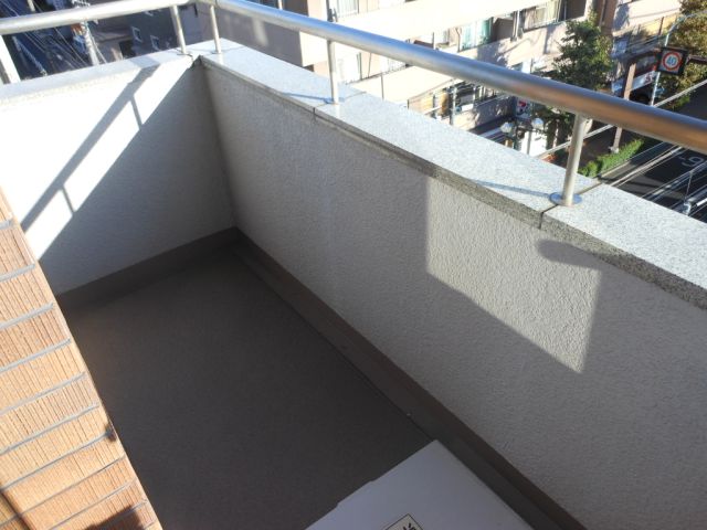 Balcony. L-shaped veranda facing the southeast