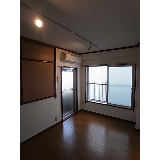 Living and room. Wright has worked! 